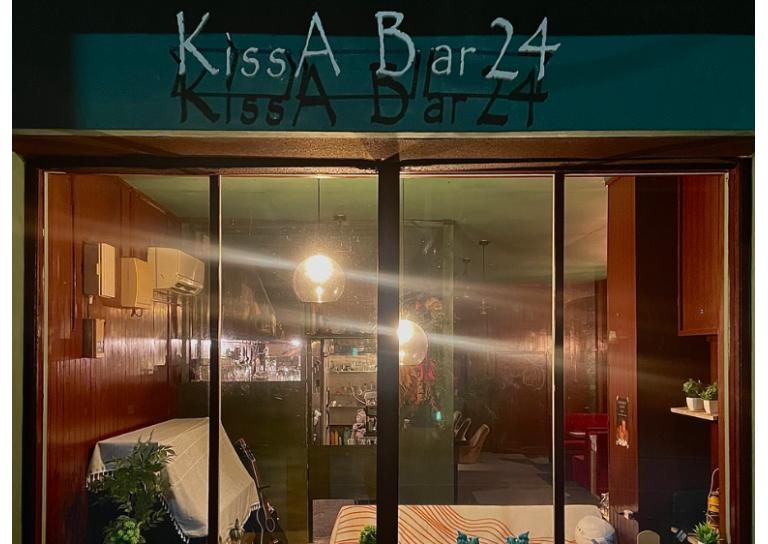 KissABar24
